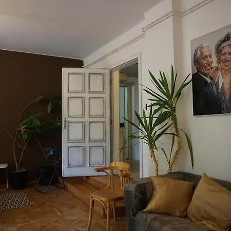 Maharaja Buda - Private Parking And Garden Apartman