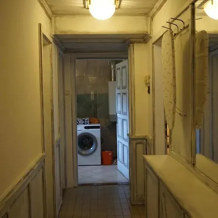 Maharaja Buda - Private Parking And Garden Apartman Budapest